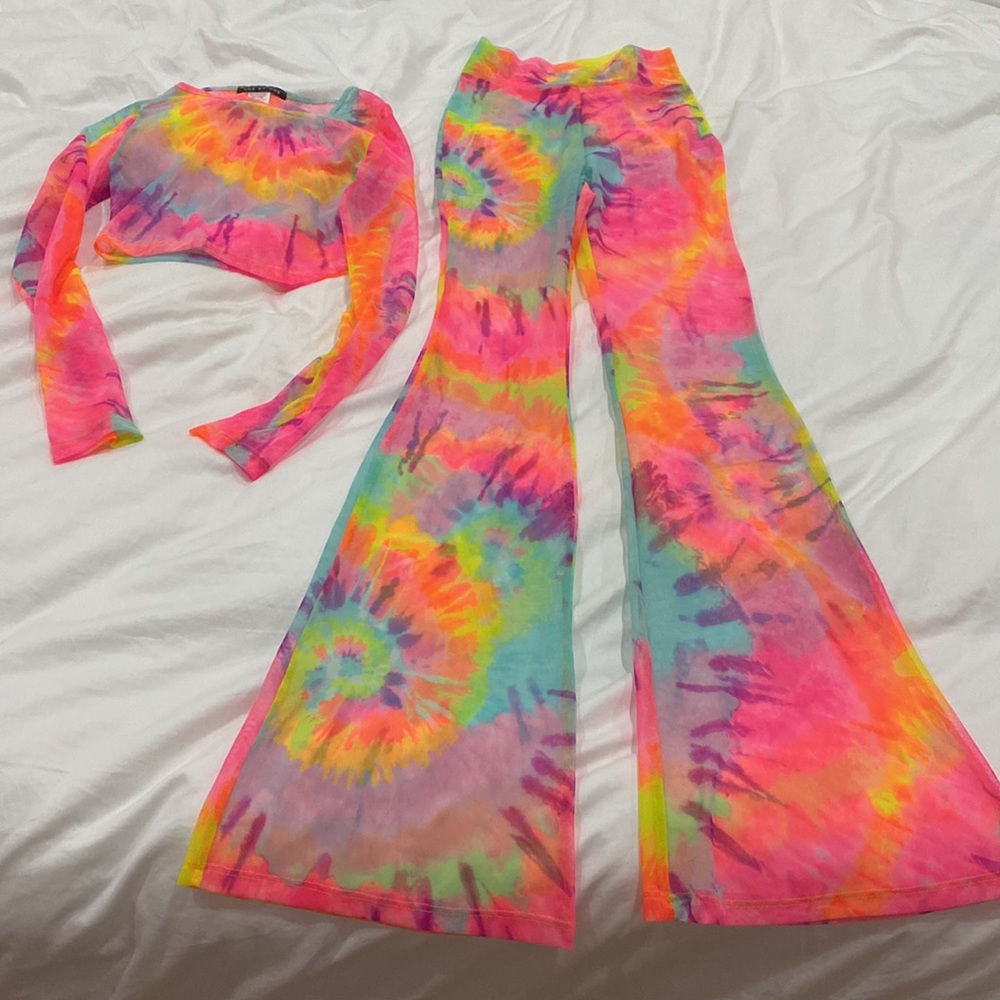 Mesh tie dye set. Shirt is cropped. Pants are bellbottoms